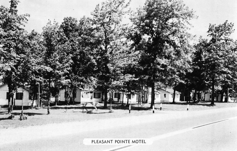 Pleasant Pointe Motel - Vintage Postcard